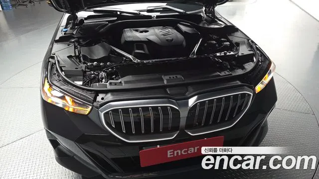 BMW 5-Series 5 серия (G60) 530i xDrive M Sport — Фото автомобиля 5