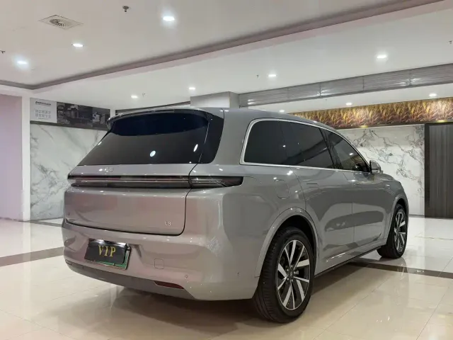 Li Auto L8 — Фото автомобиля 11