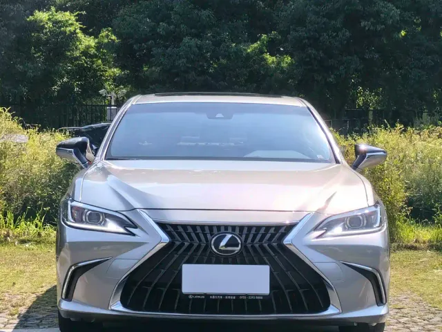 Lexus ES — Фото автомобиля 2