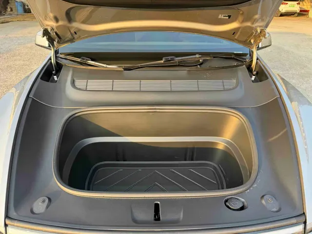 Tesla Model Y L — Фото автомобиля 7
