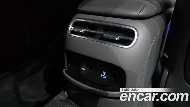 Genesis G90 Бензин 3.5 Turbo e-S/C AWD — Фото автомобиля 24