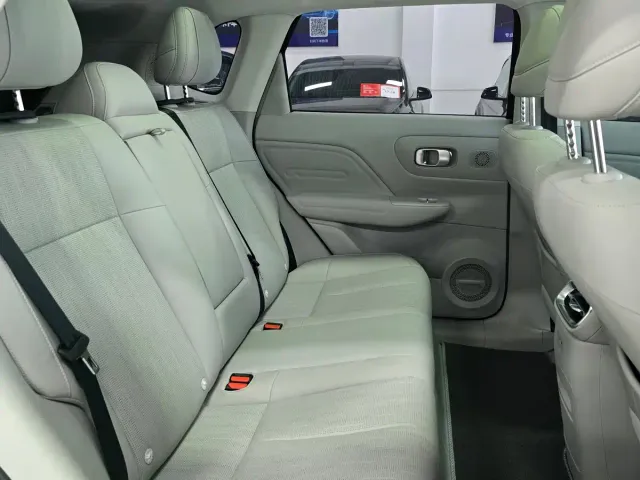 Leapmotor B10 — Фото автомобиля 12