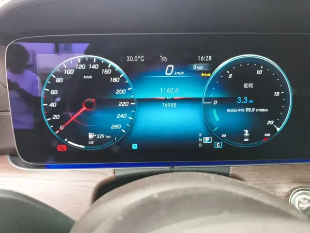 Mercedes-Benz E-Class — Фото автомобиля 4