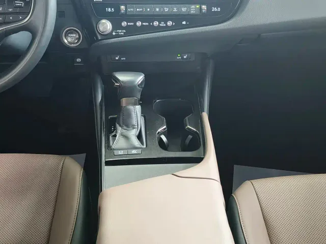 Lexus ES — Фото автомобиля 12