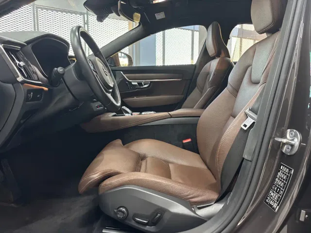 Volvo S90 — Фото автомобиля 8