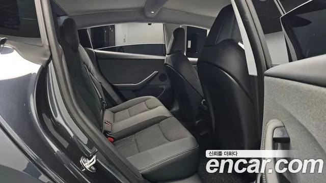 Tesla Model 3 — Фото автомобиля 17