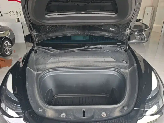 Tesla Model Y — Фото автомобиля 19