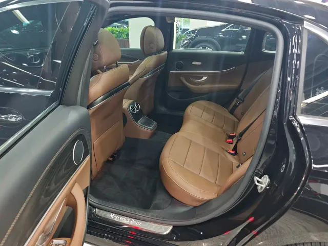 Mercedes-Benz E-Class — Фото автомобиля 8