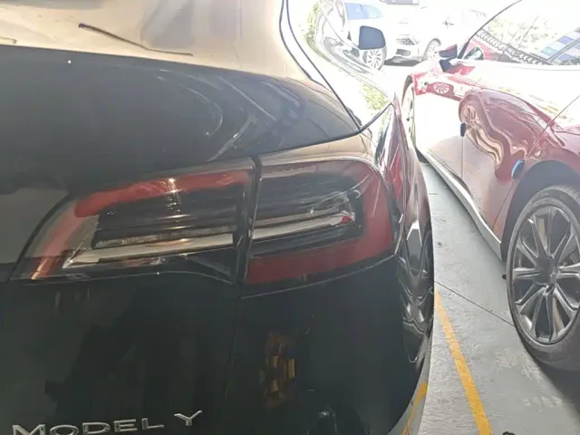 Tesla Model Y — Фото автомобиля 7