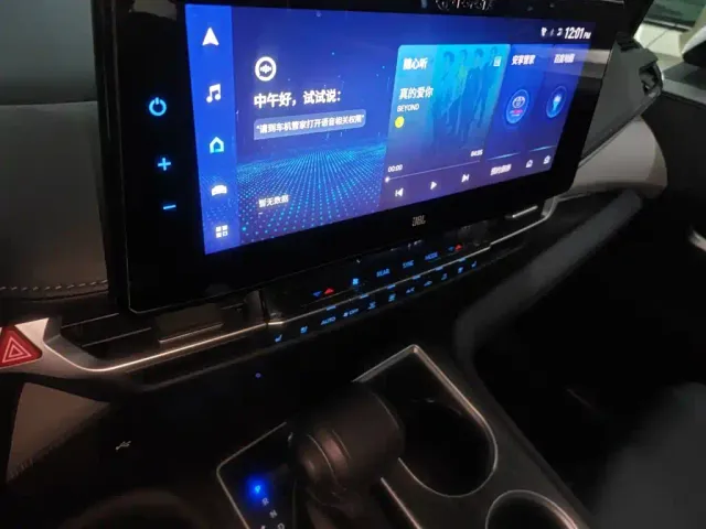 Toyota Granvia — Фото автомобиля 12