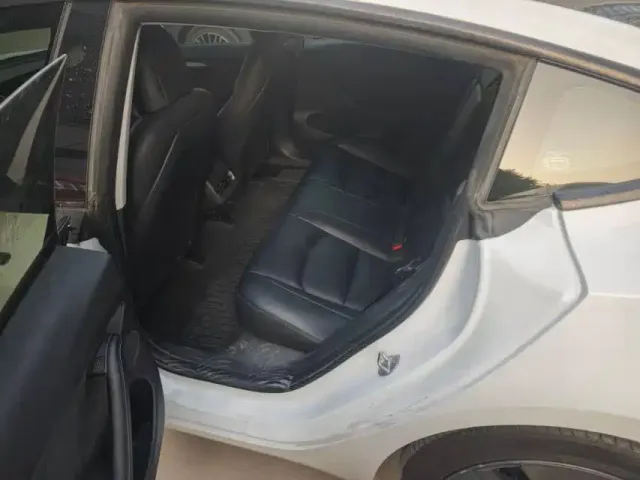 Tesla Model 3 — Фото автомобиля 5