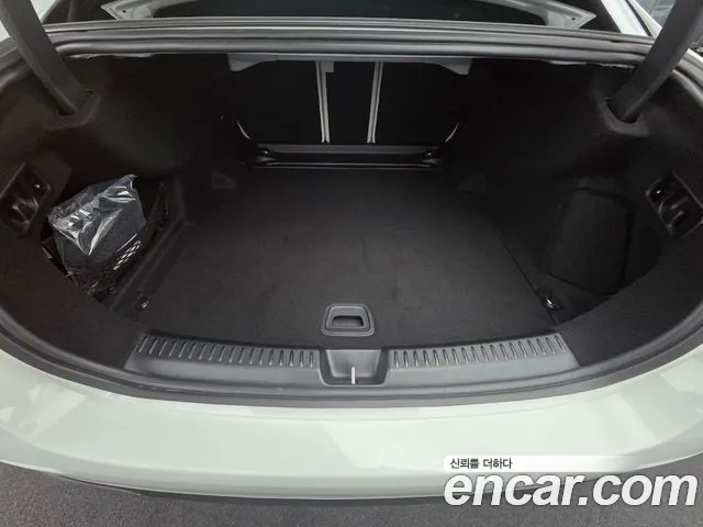 Mercedes-Benz E-Class — Фото автомобиля 16