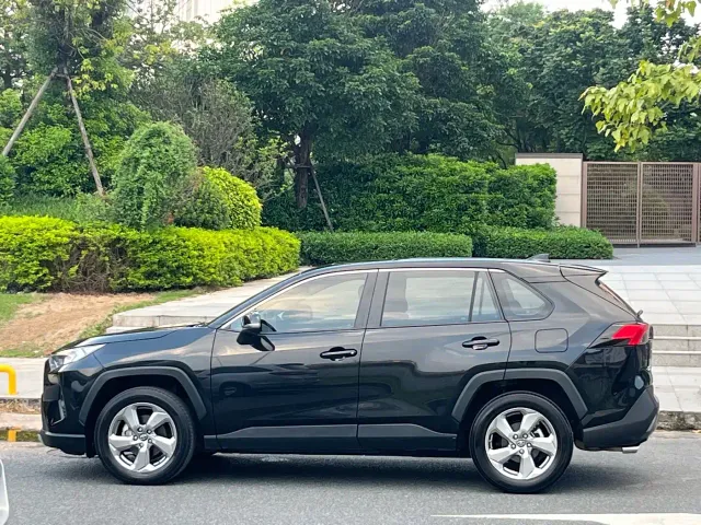 Toyota RAV4 — Фото автомобиля 7