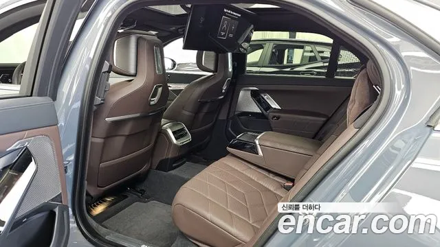 BMW 7 Series G70 — Фото автомобиля 16
