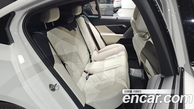 BMW i5 — Фото автомобиля 10