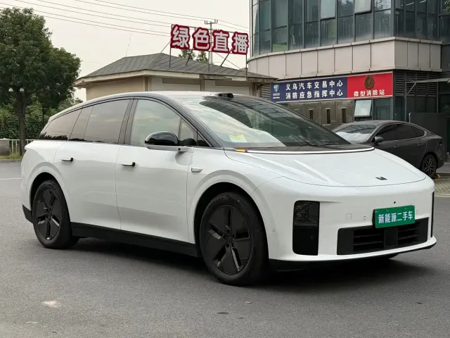 Li Auto i6 — Фото автомобиля 3