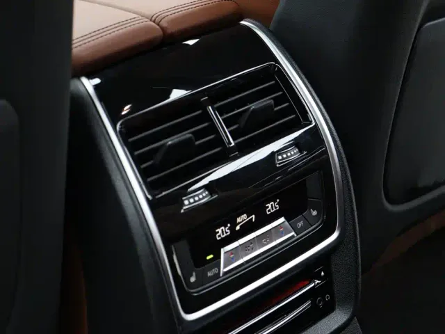 BMW X7 — Фото автомобиля 9