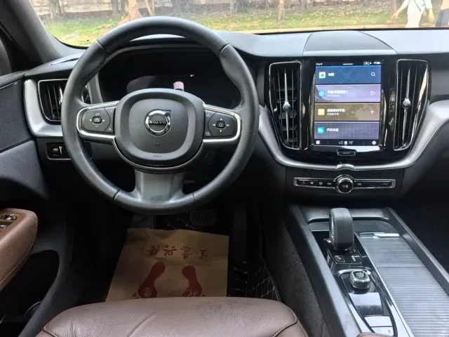 Volvo Volvo XC60 2022 B5 AWD R-Design — Фото автомобиля 6