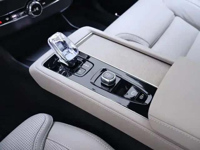 Volvo XC90 — Фото автомобиля 12