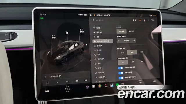 Tesla Model Y — Фото автомобиля 16