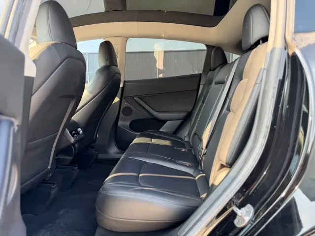 Tesla Model Y — Фото автомобиля 5