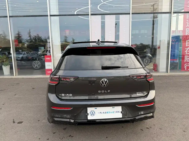 Volkswagen Golf — Фото автомобиля 7