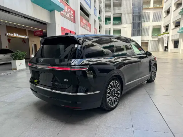 Nio ES8 — Фото автомобиля 9