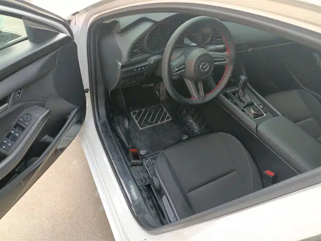 Mazda Axela — Фото автомобиля 15
