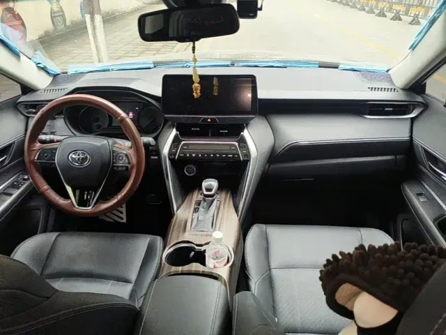 Toyota Harrier — Фото автомобиля 12