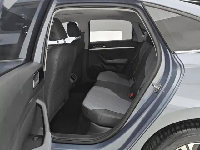 Volkswagen Lavida — Фото автомобиля 11