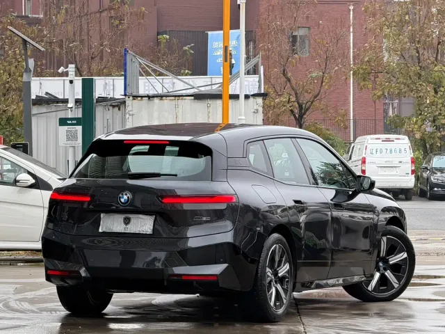 BMW iX — Фото автомобиля 7
