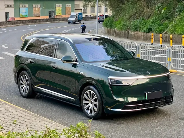 Aito M8 — Фото автомобиля 3