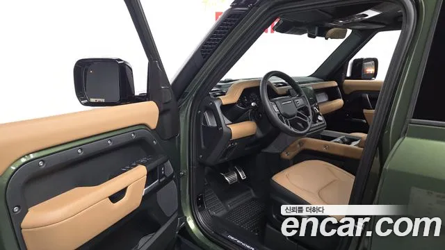 Land Rover Defender — Фото автомобиля 10