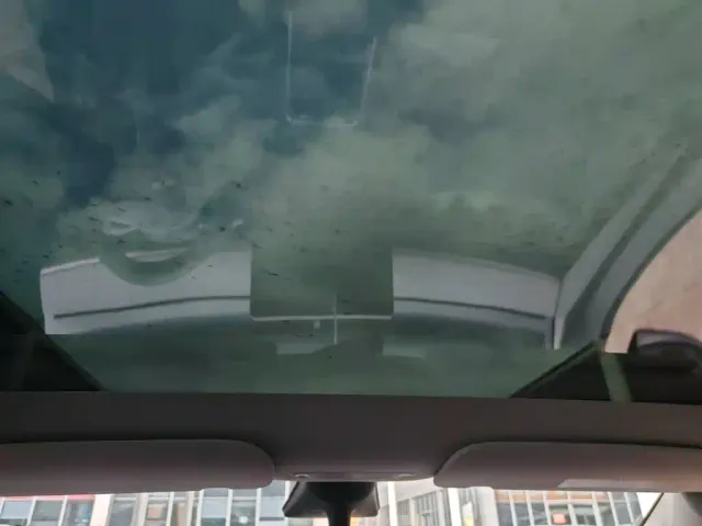 Tesla Model Y — Фото автомобиля 17
