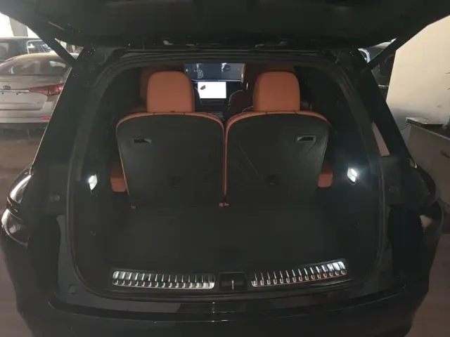Li Auto L8 — Фото автомобиля 18