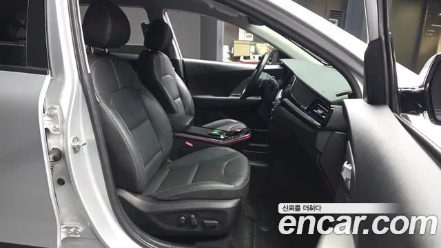 Kia Niro — Фото автомобиля 11