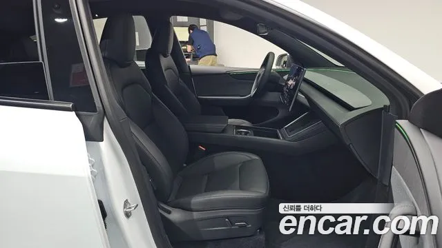 Tesla Model Y — Фото автомобиля 25