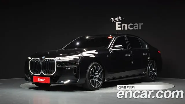 Фотография автомобиля — BMW 7 Series G70