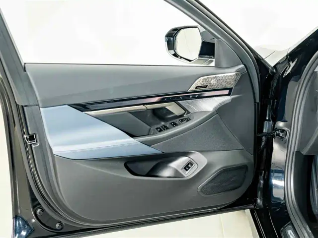 BMW 5 Series — Фото автомобиля 18