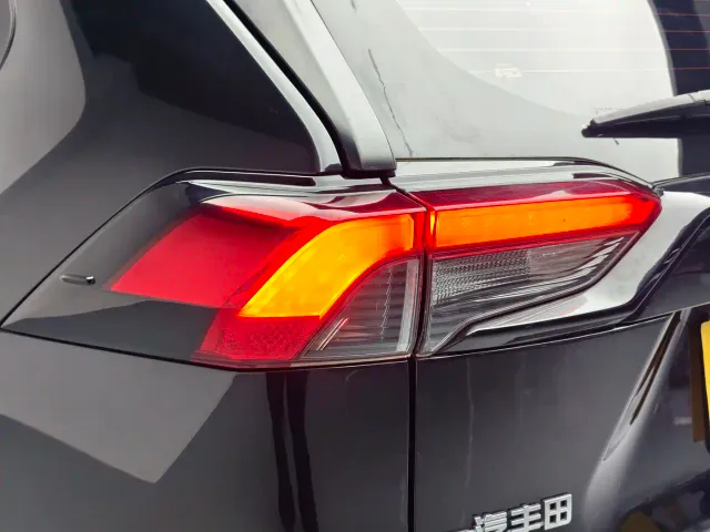 Toyota RAV4 — Фото автомобиля 8