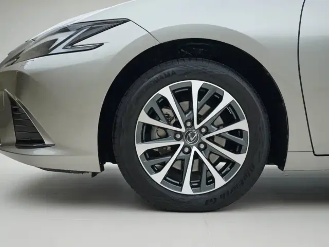 Lexus ES — Фото автомобиля 14