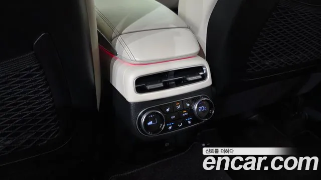 Genesis GV70 — Фото автомобиля 25