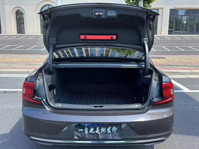 Volvo S90 — Фото автомобиля 13