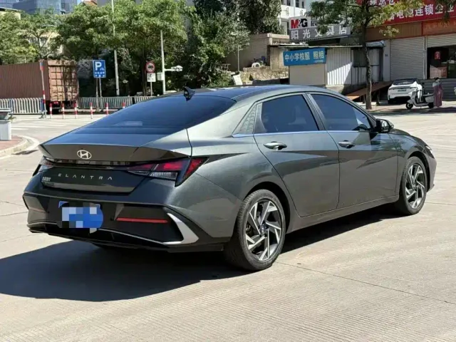 Hyundai Elantra — Фото автомобиля 9