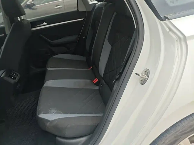 Volkswagen Lavida — Фото автомобиля 16