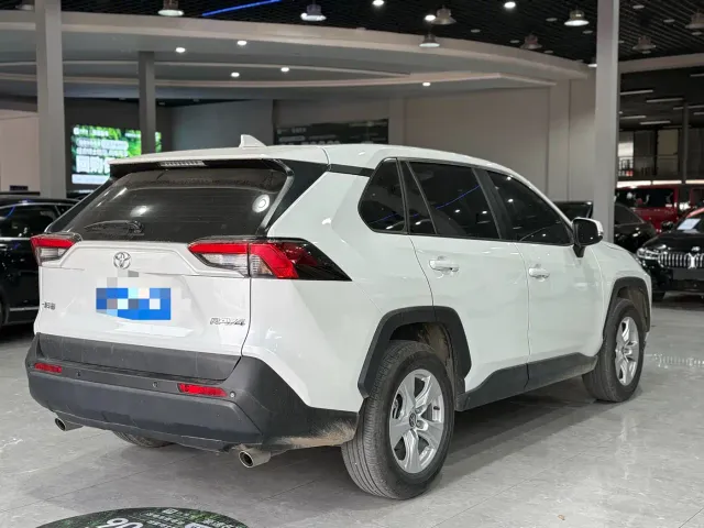 Toyota RAV4 — Фото автомобиля 13