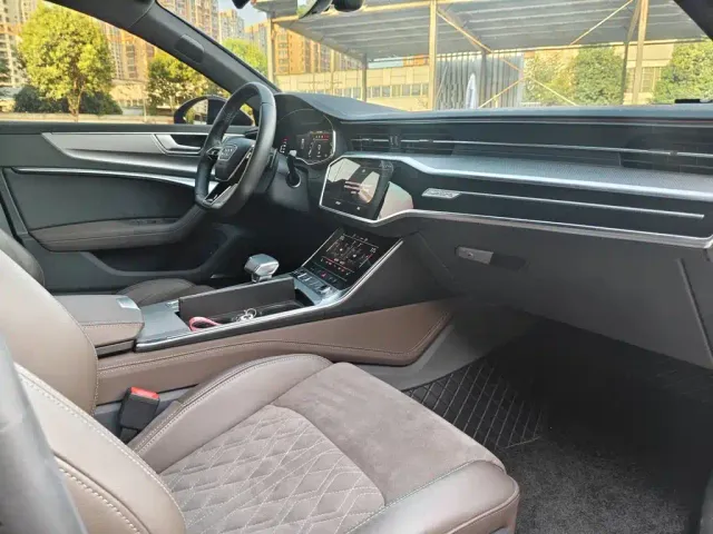 Audi A7L — Фото автомобиля 13