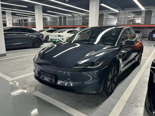 Фотография автомобиля — Tesla Model 3