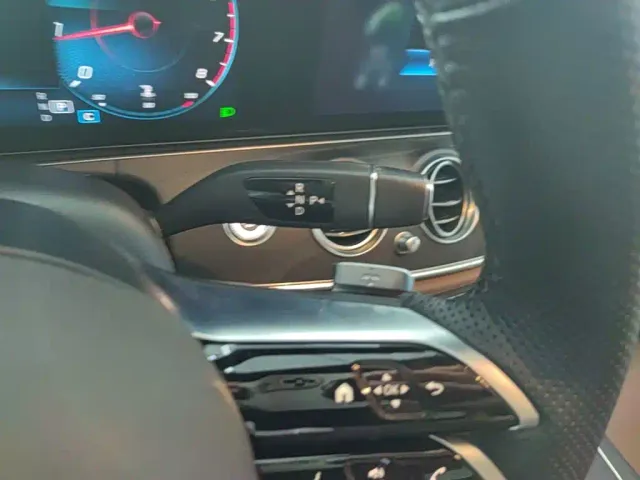 Mercedes-Benz E-Class — Фото автомобиля 13