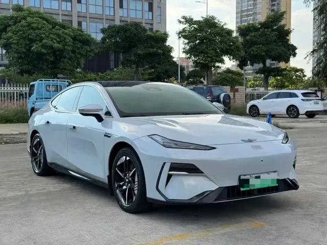 Geely Galaxy E8 — Фото автомобиля 3